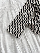 1pc Casual Off Shoulder Long Sleeve Wavy Stripe Blouse